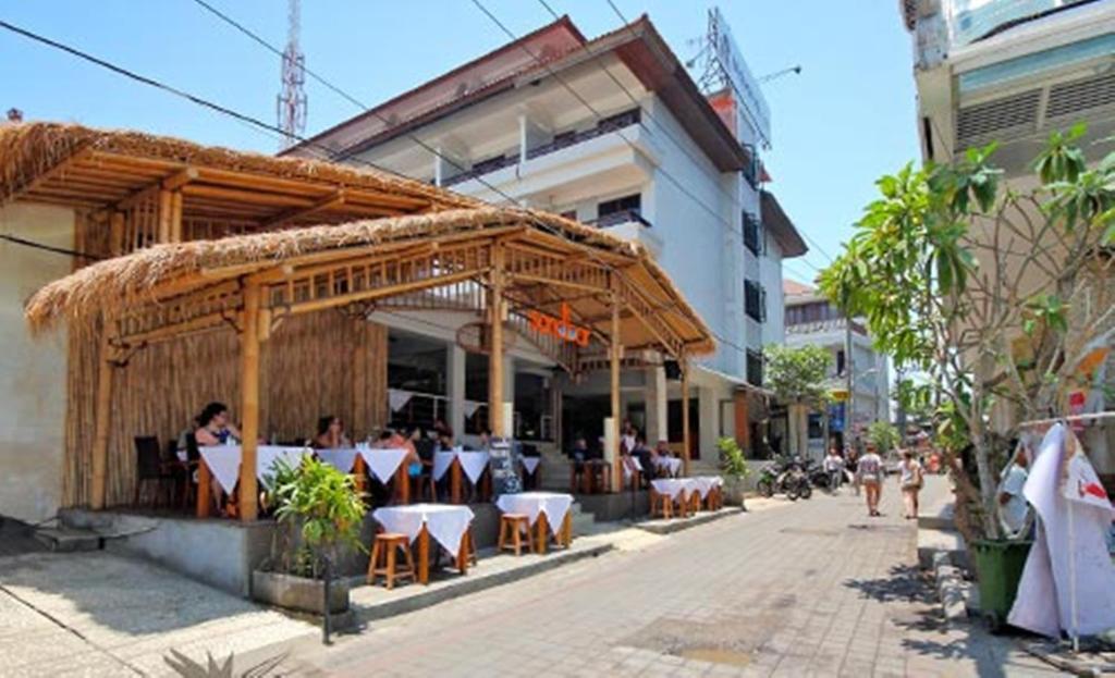 马哈拉尼海滩酒店 庫塔 外观 照片